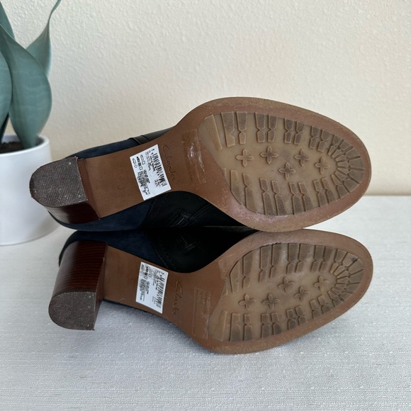 Clarks Kacia Garnet Navy Blue Suede/Leather Mid Height Heeled Boots Women’s 9M - Picture 11 of 11